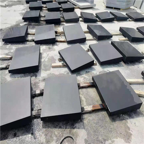 山东鲁灰石材的清洗的过程是什么呢？