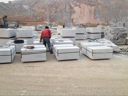 鲁灰石材在建筑结构建筑表面铺装的作用